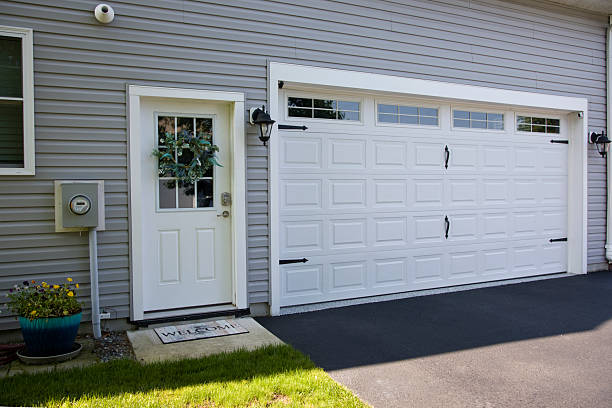 24/7 Emergency Garage Door Panel Replacement experts in Grass Lake, MI